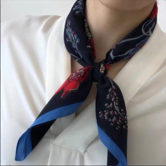 The Ultimate Bandana Guide: History, Meaning, and 7 Ways to Wear One 9 微信图片 2025 11 10 171812 342