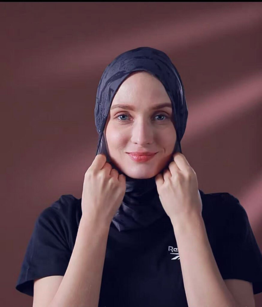 12 Ways to Wear a Neck Gaiter: The Ultimate Guide (Approved by Manufacturer) 3 244CE7CAB8D59D04B4384EBF8A5D6297 1