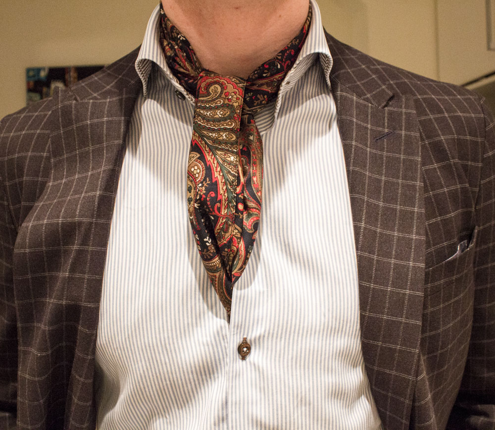 How to Wear a Men's Silk Scarf: 8 Essential Styles to Master 3 微信图片 20251028143904 82 4